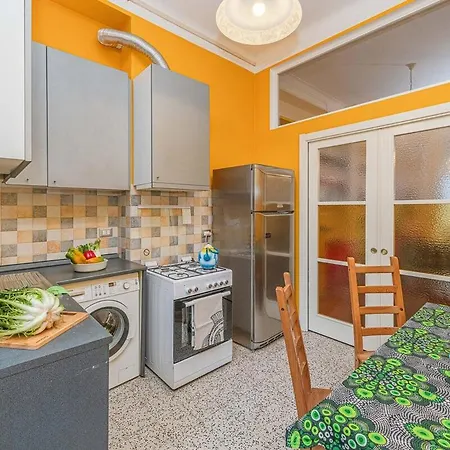 Apartment Mondrian Style House